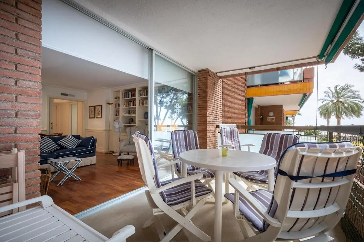 At103 Pins Beachfront Complex, Beach View Torredembarra Apartment