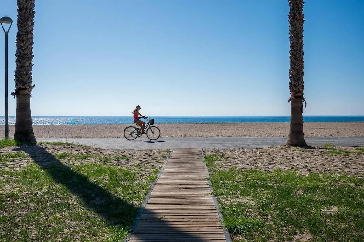 At103 Pins Beachfront Complex, Beach View Torredembarra Apartment